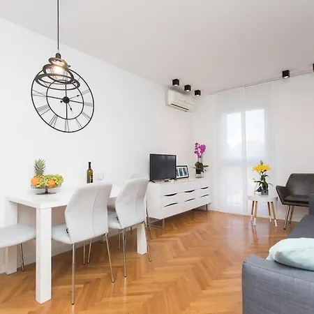 Apartment U Petree *